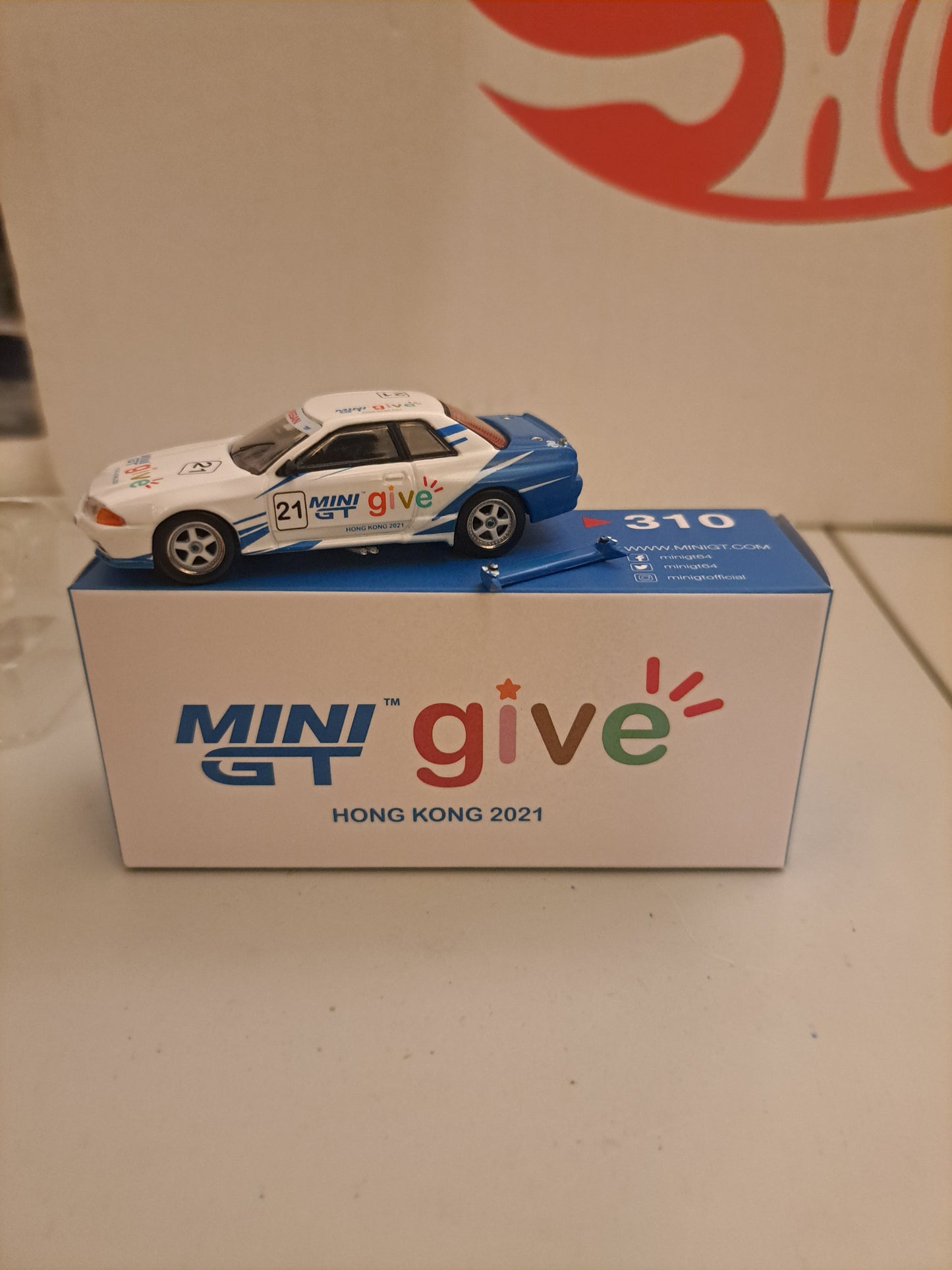 Mini Gt Nissan Skyline Hong Kong 2021 Exclusive (Damaged)