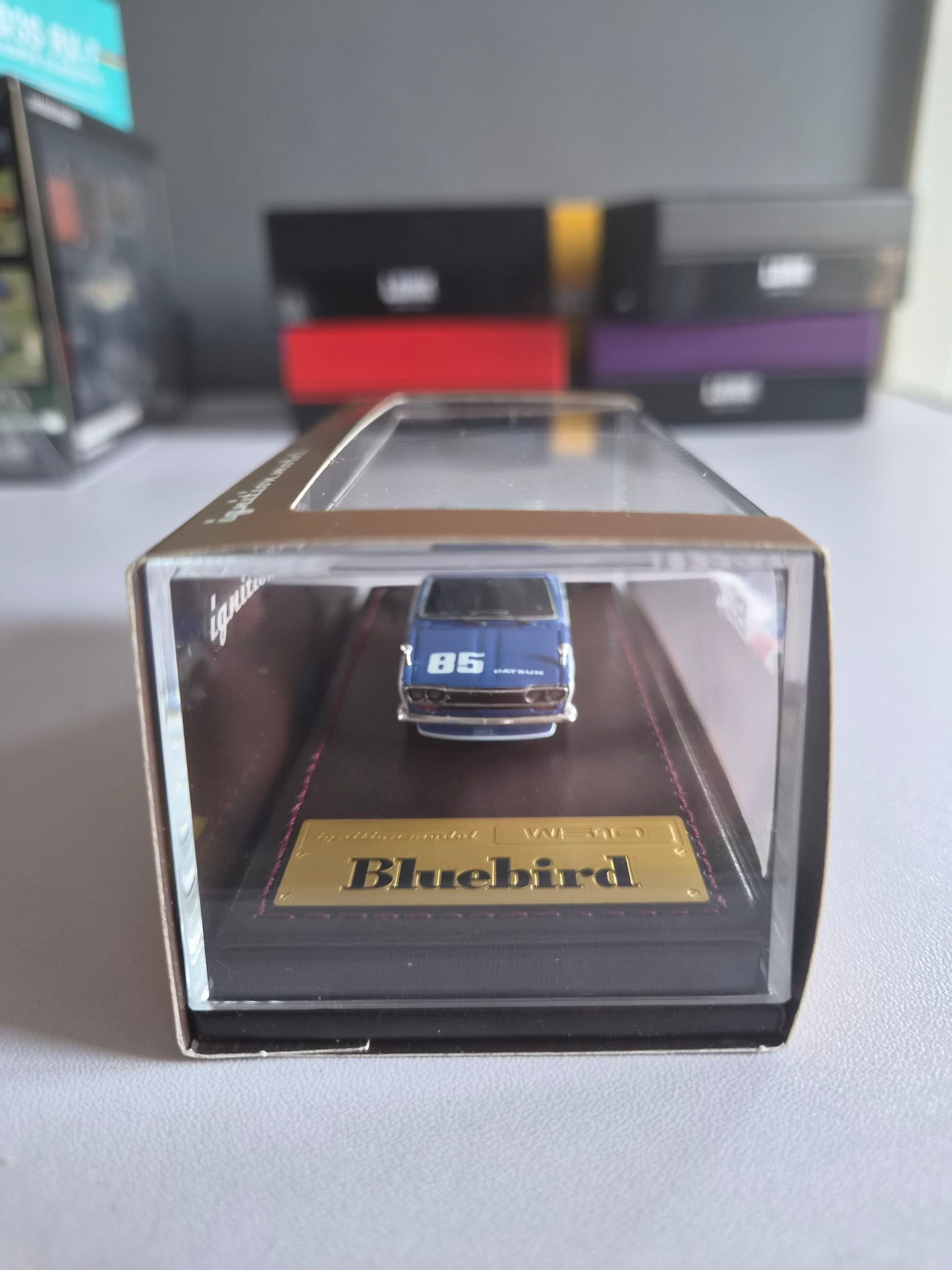 Ignition model Resin Nissan Datsun Bluebird 510 Blue/White