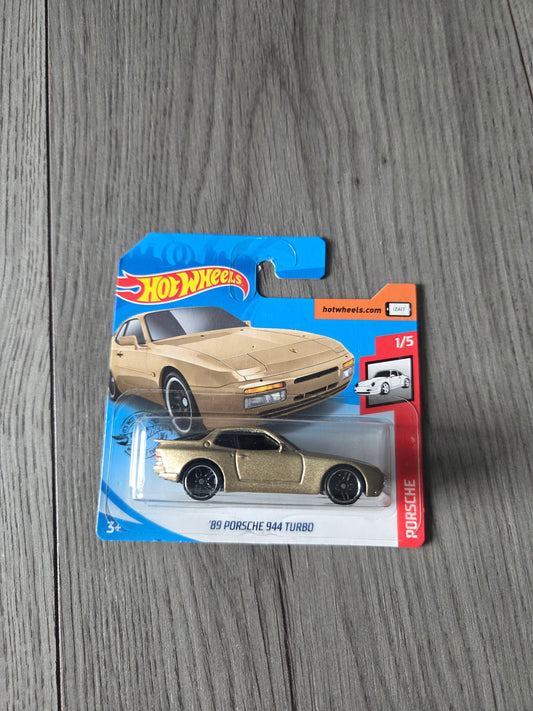 Hot Wheels 89 Porsche 944 Turbo