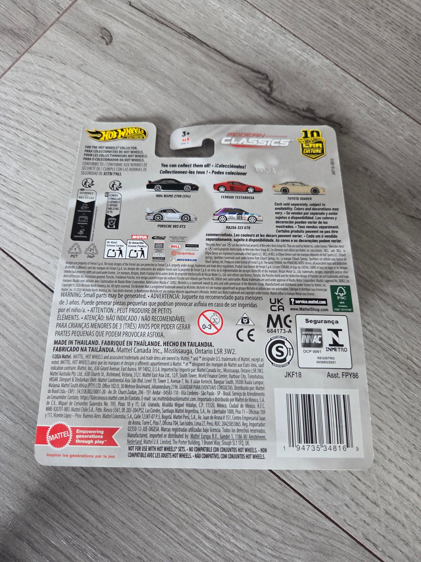Hot Wheels Modern Classic Mercedes-Benz E2.5-16v Evo 190E Chase