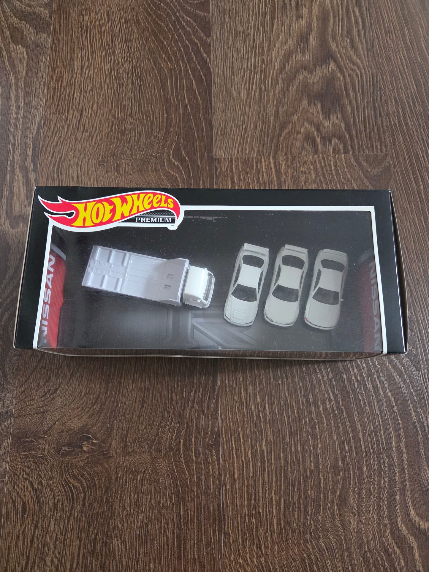 Hot wheels diorama premium nissan box set of 4
