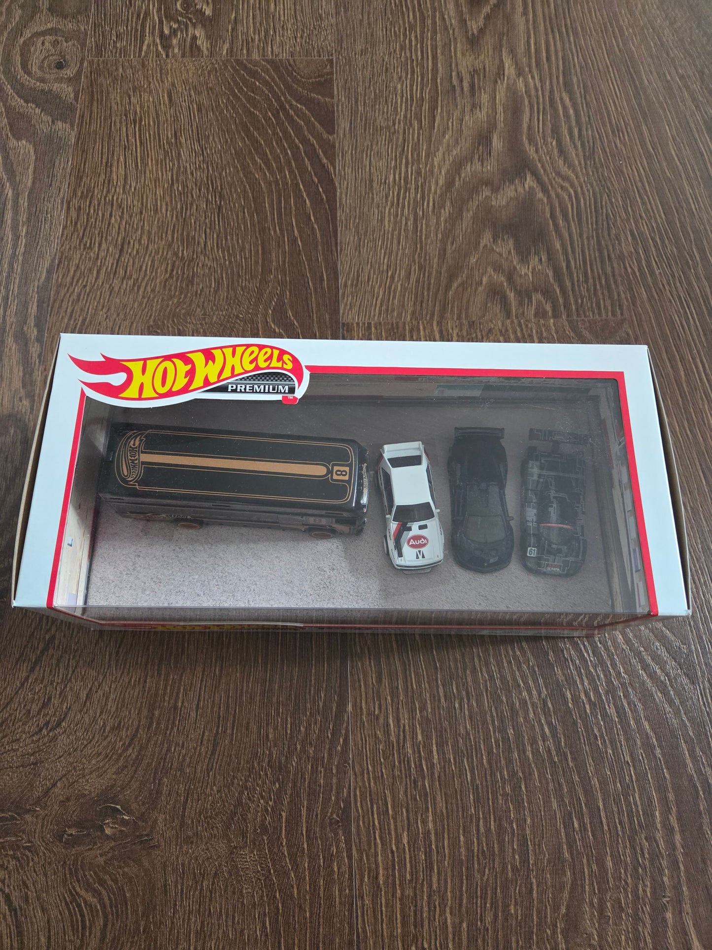 Hot wheels premium track day diorama boxset of 4