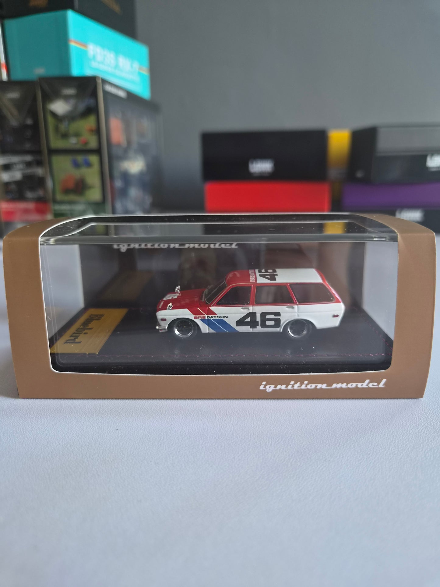 Ignition model resin Nissan Datsun Bluebird 510 Red/White