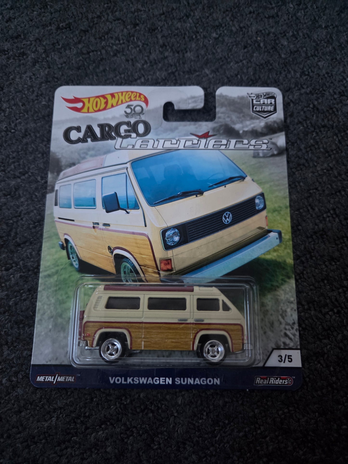 Hot Wheels 2018 Premium Car Culture Cargo Carriers Volkswagen Sunagon #3/5