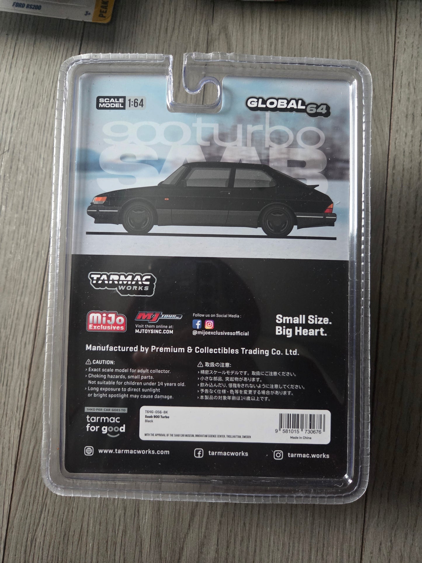 Tarmac Works Global 64 Saab 900 Turbo Chase
