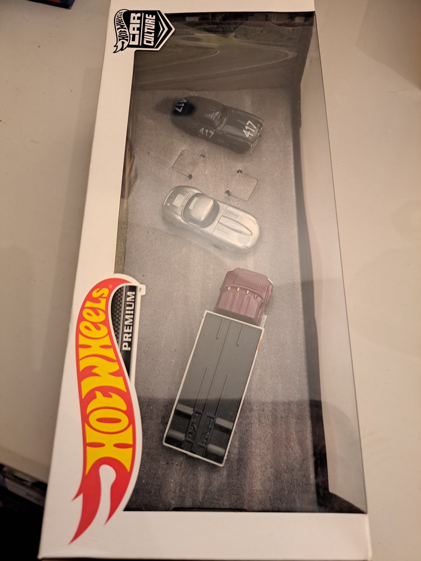 Hot Wheels Diorama *Opened Porsche Missing*