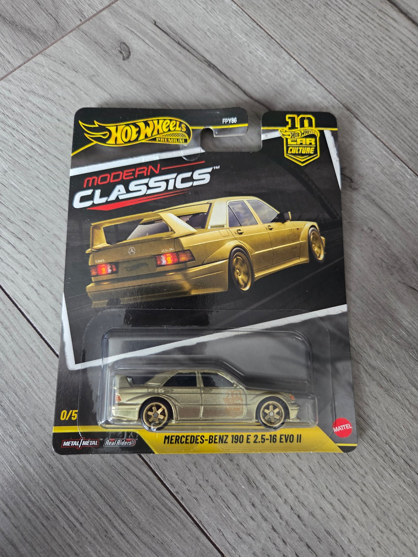 Hot Wheels Modern Classic Mercedes-Benz E2.5-16v Evo 190E Chase