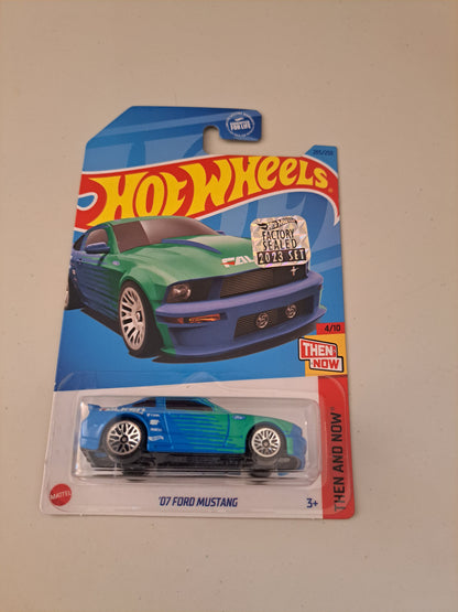 Hot Wheels 07 Ford mustang *Factory Sealed*