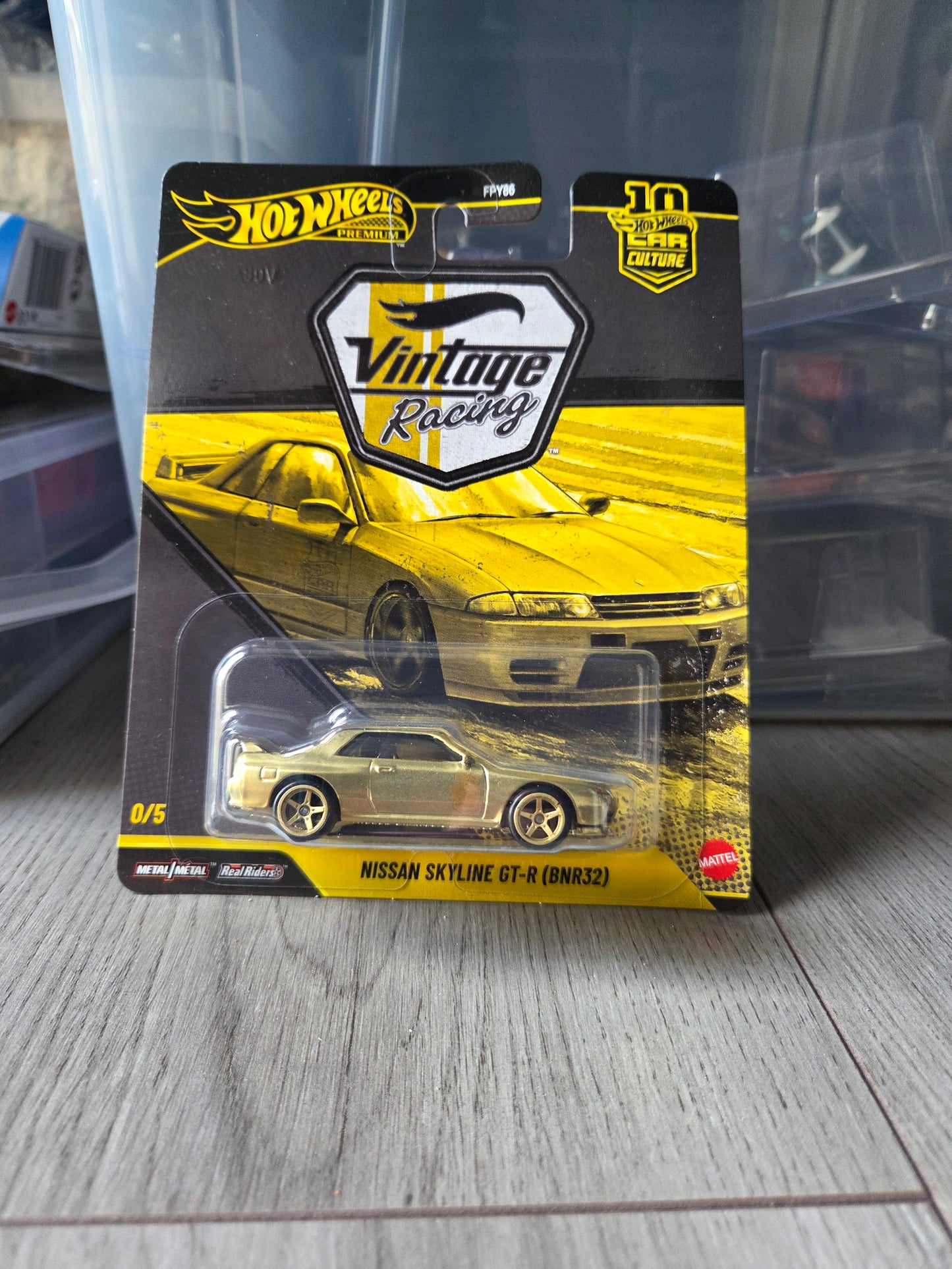 Hot Wheels Premium Nissan Skyline Gt-R (Bnr32) Vintage Racing Gold Chase