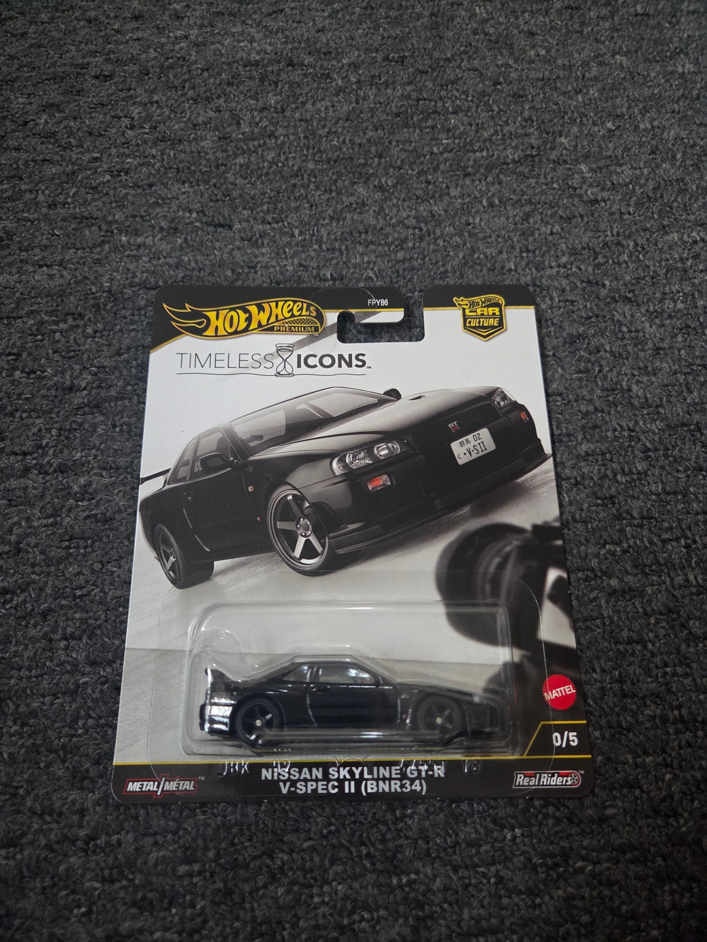 Hot wheels premium timeless icon nissan skyline GTR v-spec II (bnr34) chase