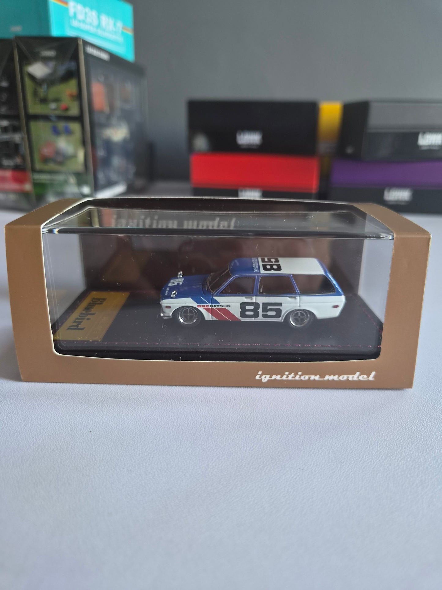 Ignition model Resin Nissan Datsun Bluebird 510 Blue/White